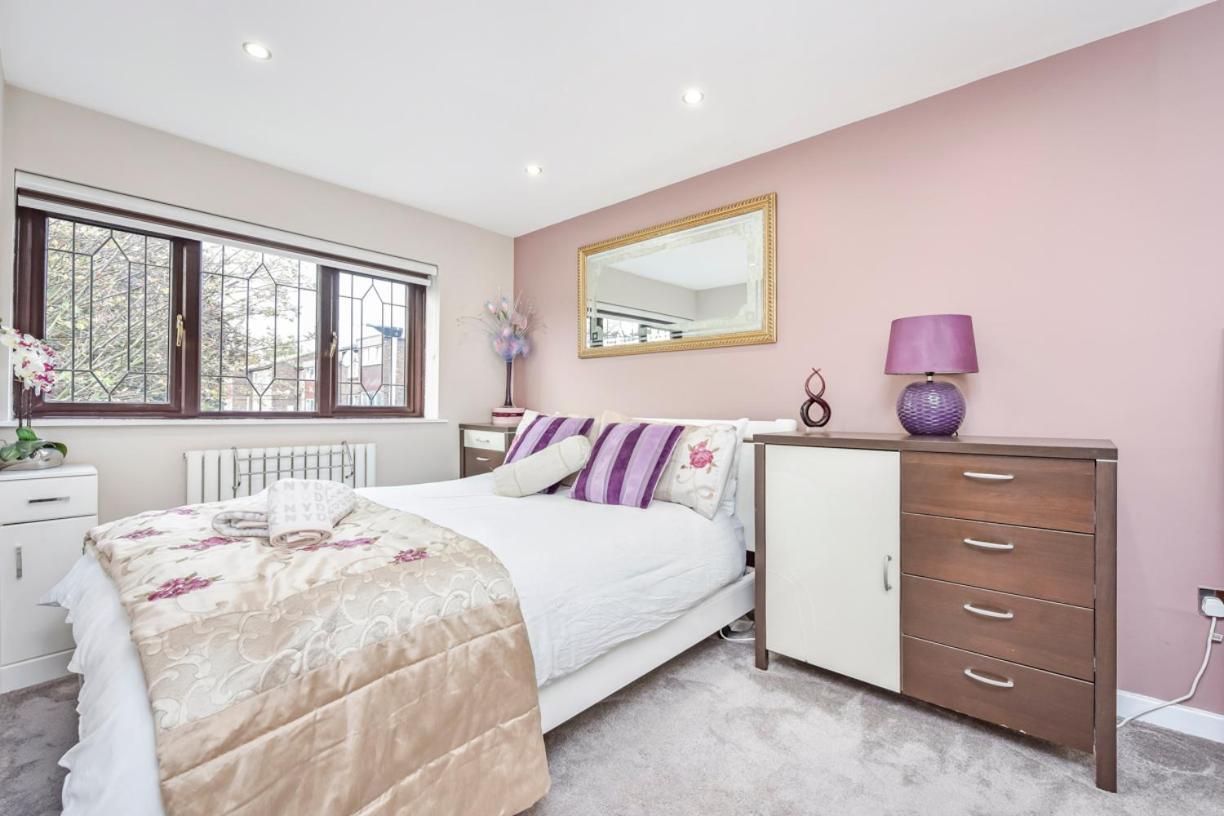 Docklands Stay, In Modern Spacious House - Near Excel Centre, Airport, Uel,sleeps 2 Séjour chez l'habitant Londres