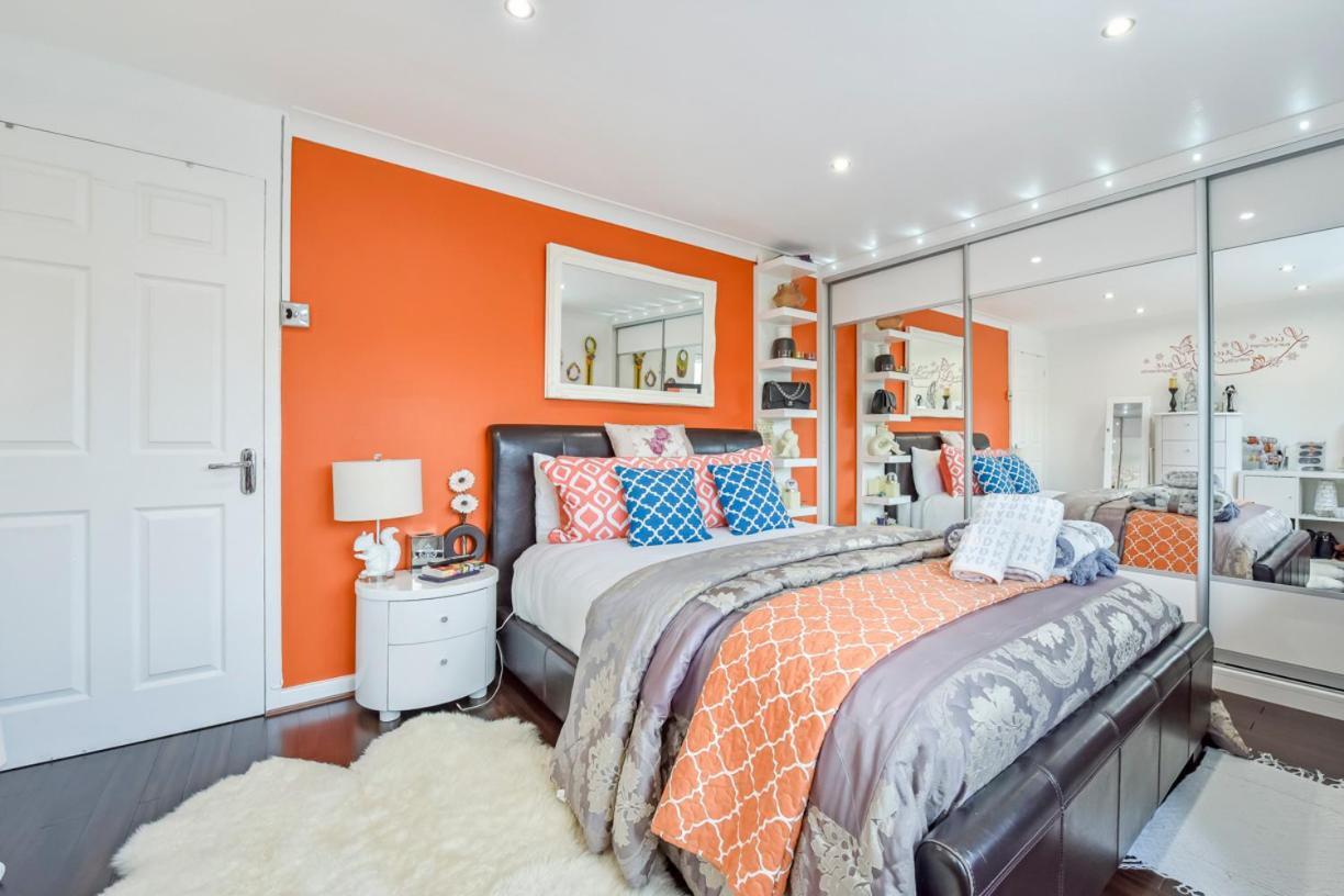 Séjour chez l'habitant Docklands Stay, In Modern Spacious House - Near Excel Centre, Airport, Uel,sleeps 2 Londres