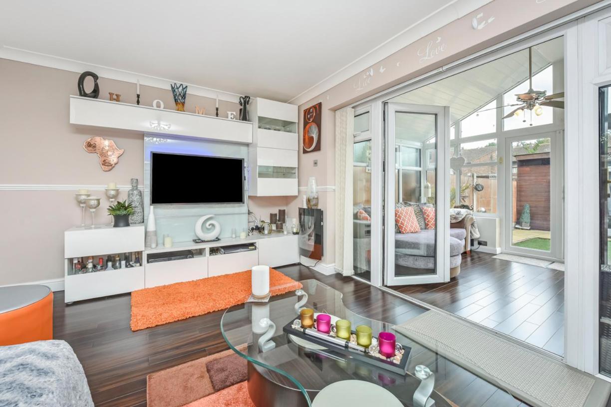 Docklands Stay, In Modern Spacious House - Near Excel Centre, Airport, Uel,sleeps 2 Séjour chez l'habitant