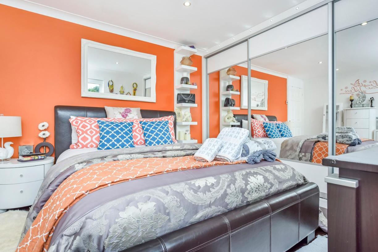 Séjour chez l'habitant Docklands Stay, In Modern Spacious House - Near Excel Centre, Airport, Uel,sleeps 2