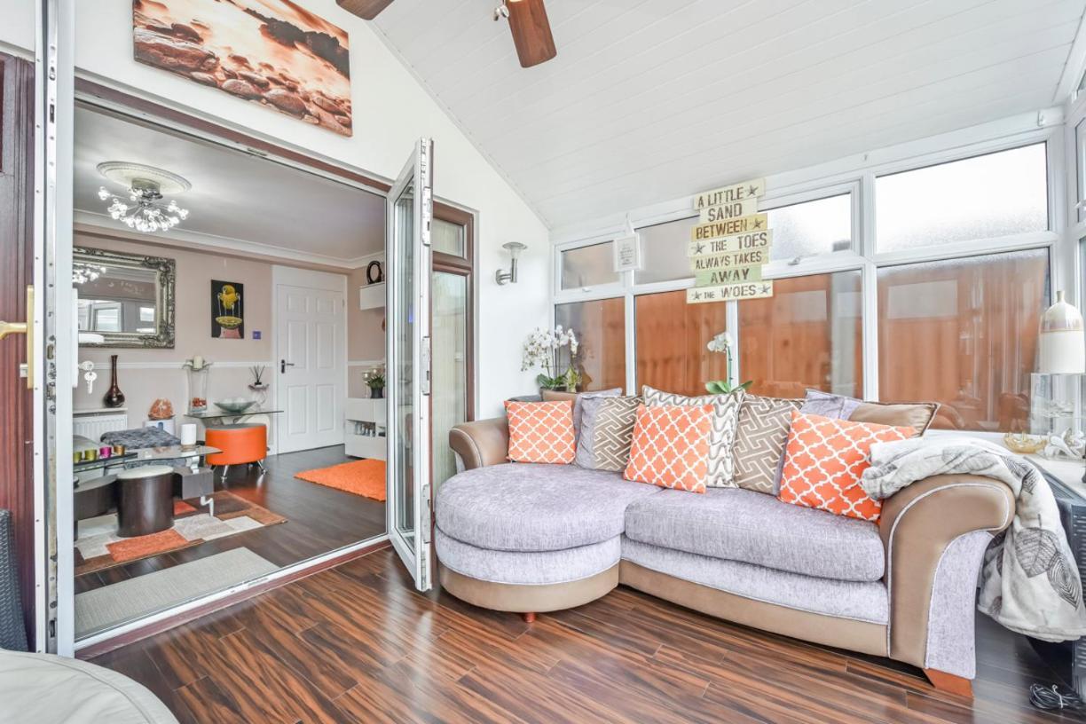 Séjour chez l'habitant Docklands Stay, In Modern Spacious House - Near Excel Centre, Airport, Uel,sleeps 2 *