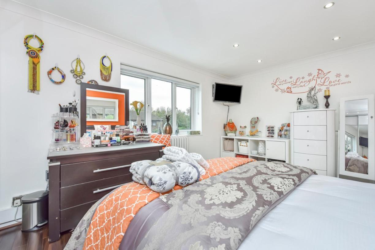Docklands Stay, In Modern Spacious House - Near Excel Centre, Airport, Uel,sleeps 2 Séjour chez l'habitant *