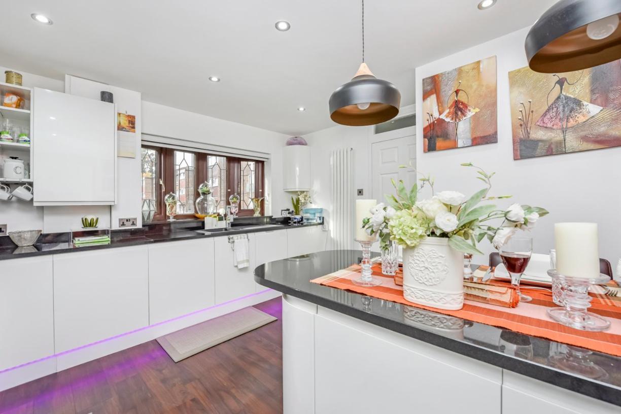 Docklands Stay, In Modern Spacious House - Near Excel Centre, Airport, Uel,sleeps 2 Séjour chez l'habitant *