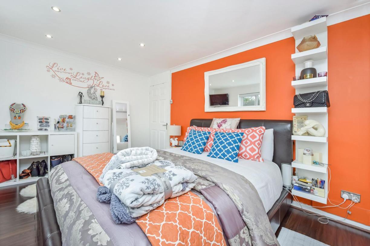 Docklands Stay, In Modern Spacious House - Near Excel Centre, Airport, Uel,sleeps 2 Séjour chez l'habitant